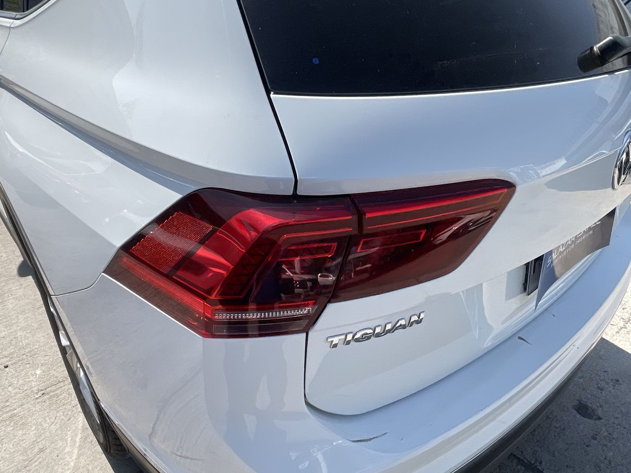 VOLKSWAGEN - 18