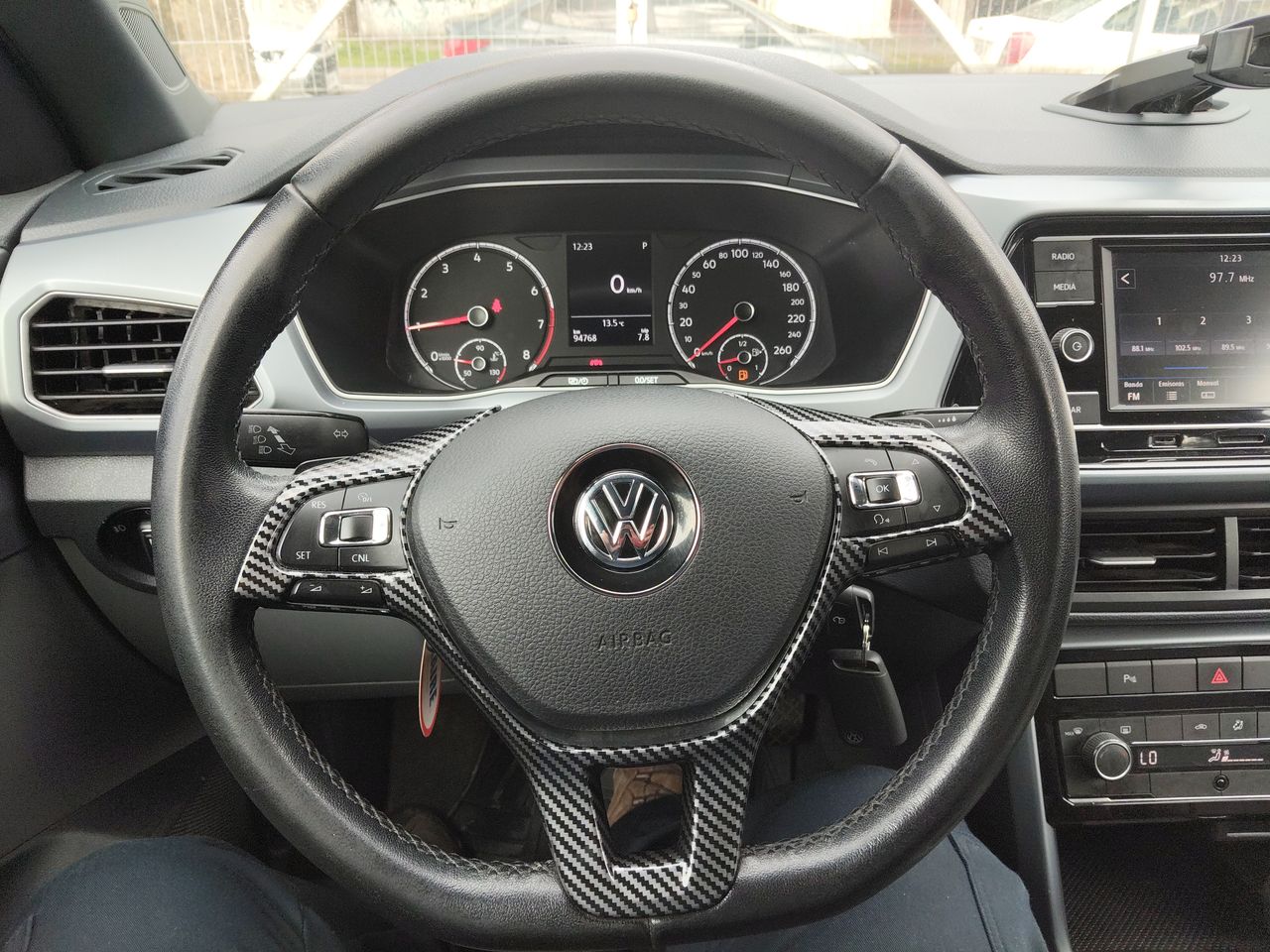 VOLKSWAGEN - 26