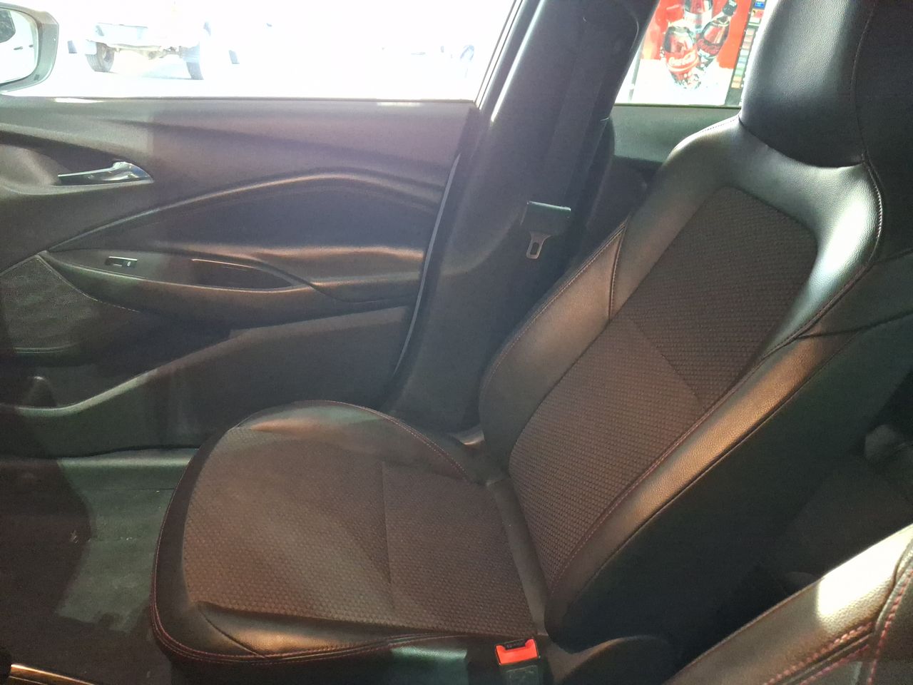 Chevrolet Onix — foto 25 de 26