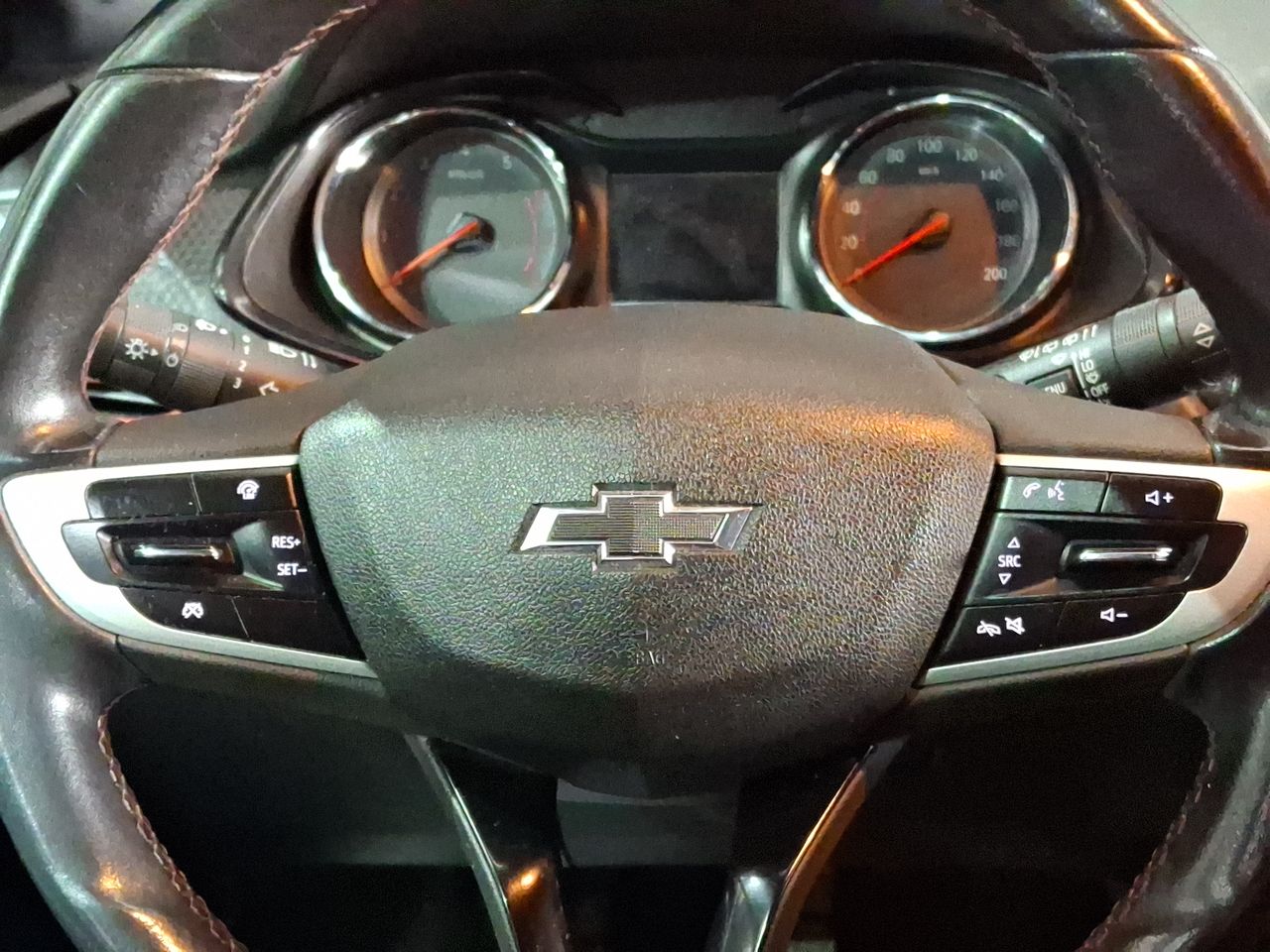 Chevrolet Onix — foto 18 de 26