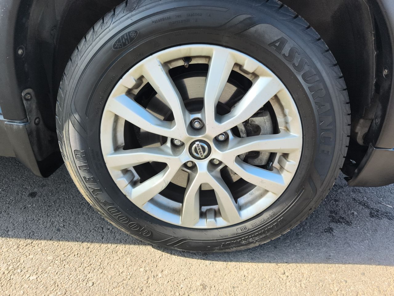 Nissan X-Trail — foto 8 de 26