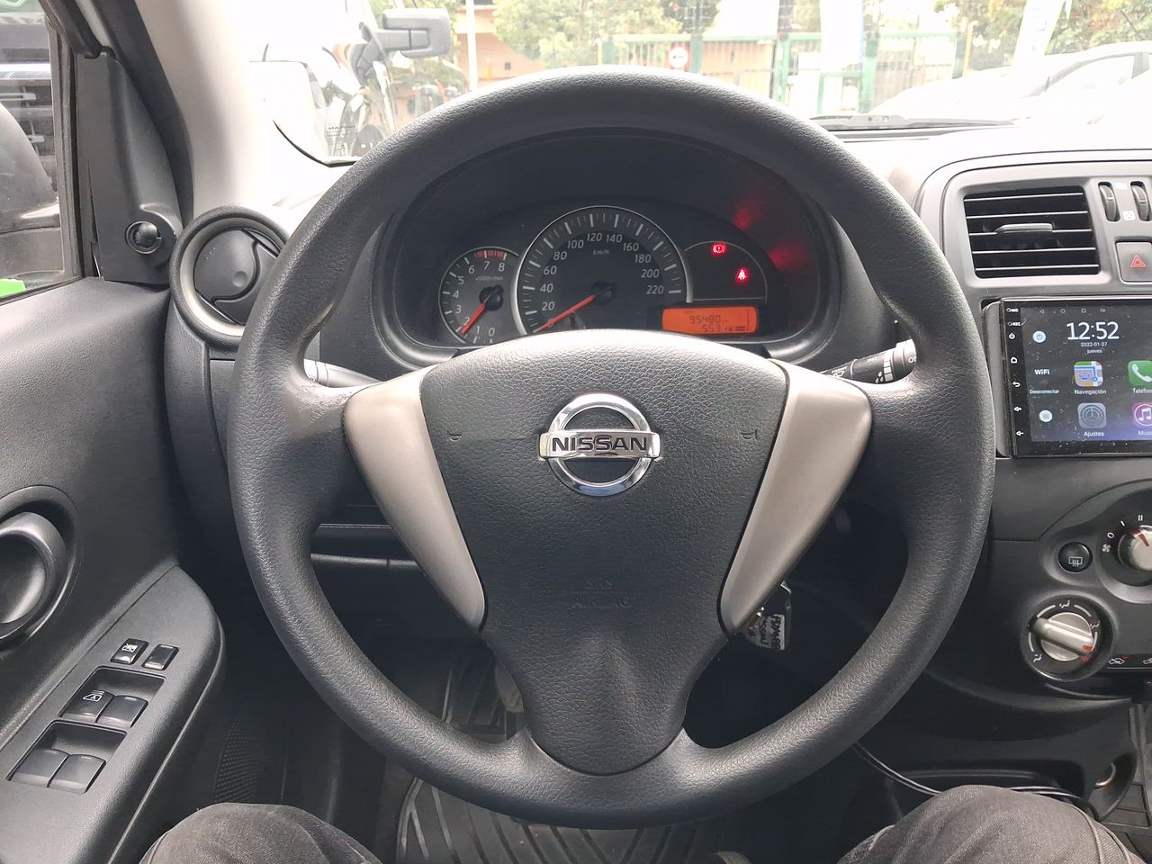 Nissan March — foto 15 de 21
