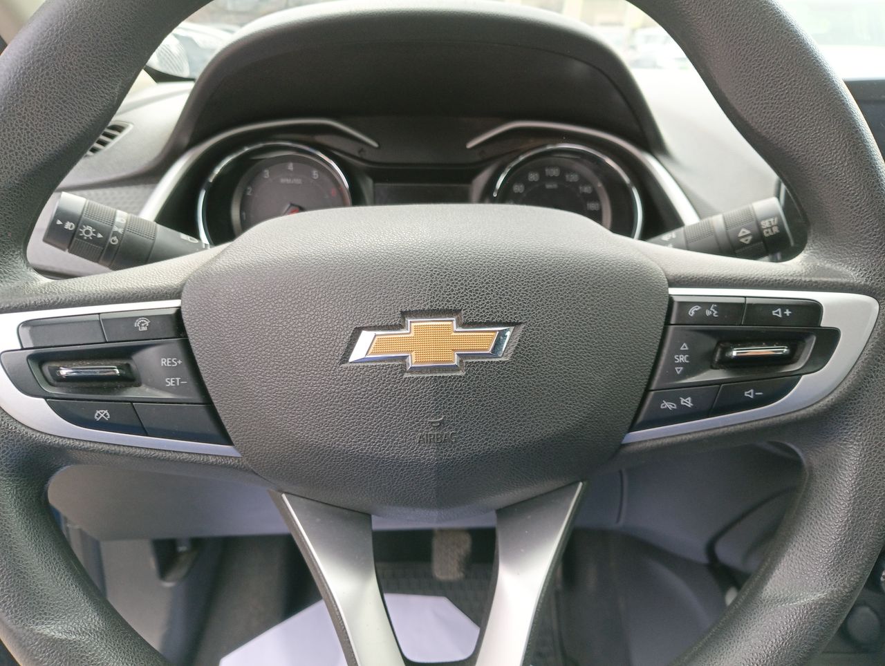 Chevrolet Onix — foto 17 de 26