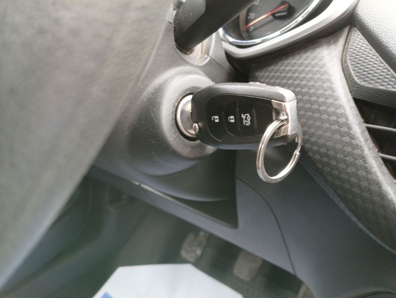 Chevrolet Onix — foto 26 de 26