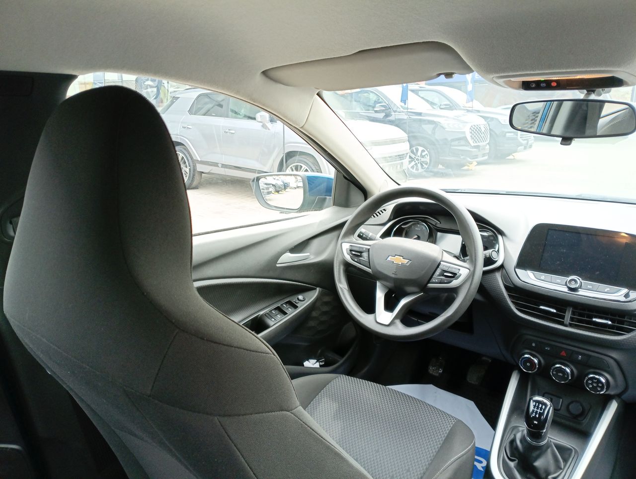 Chevrolet Onix — foto 7 de 26