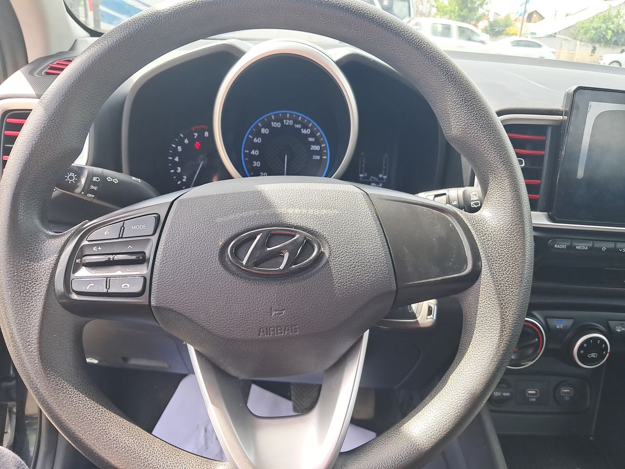 HYUNDAI - 25
