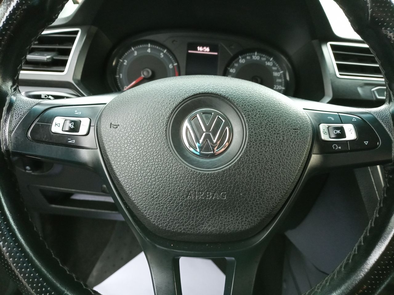 VOLKSWAGEN - 26