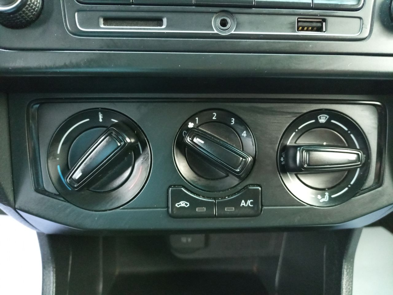 VOLKSWAGEN - 29