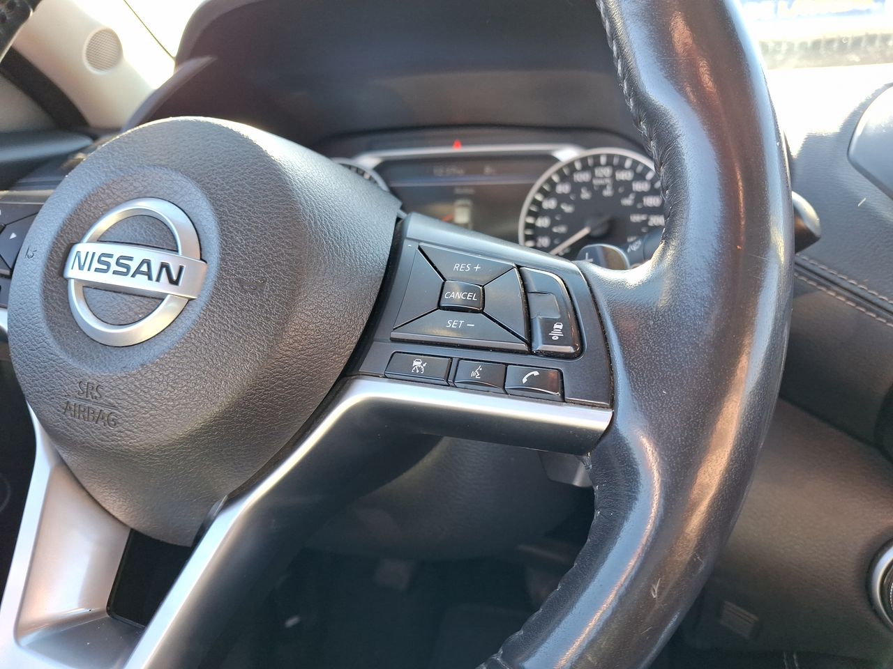 NISSAN - 26