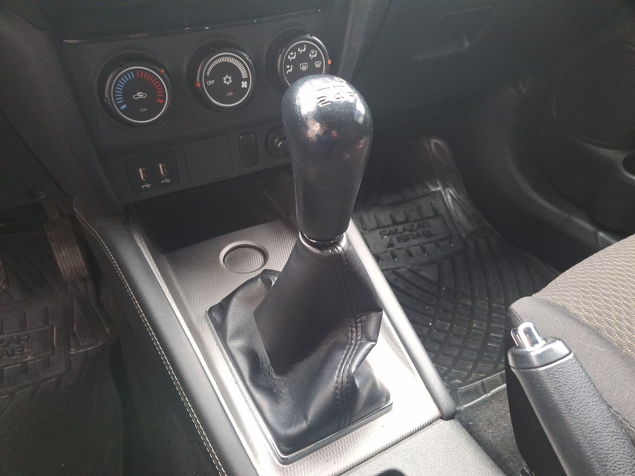 Suzuki Swift — foto 24 de 28