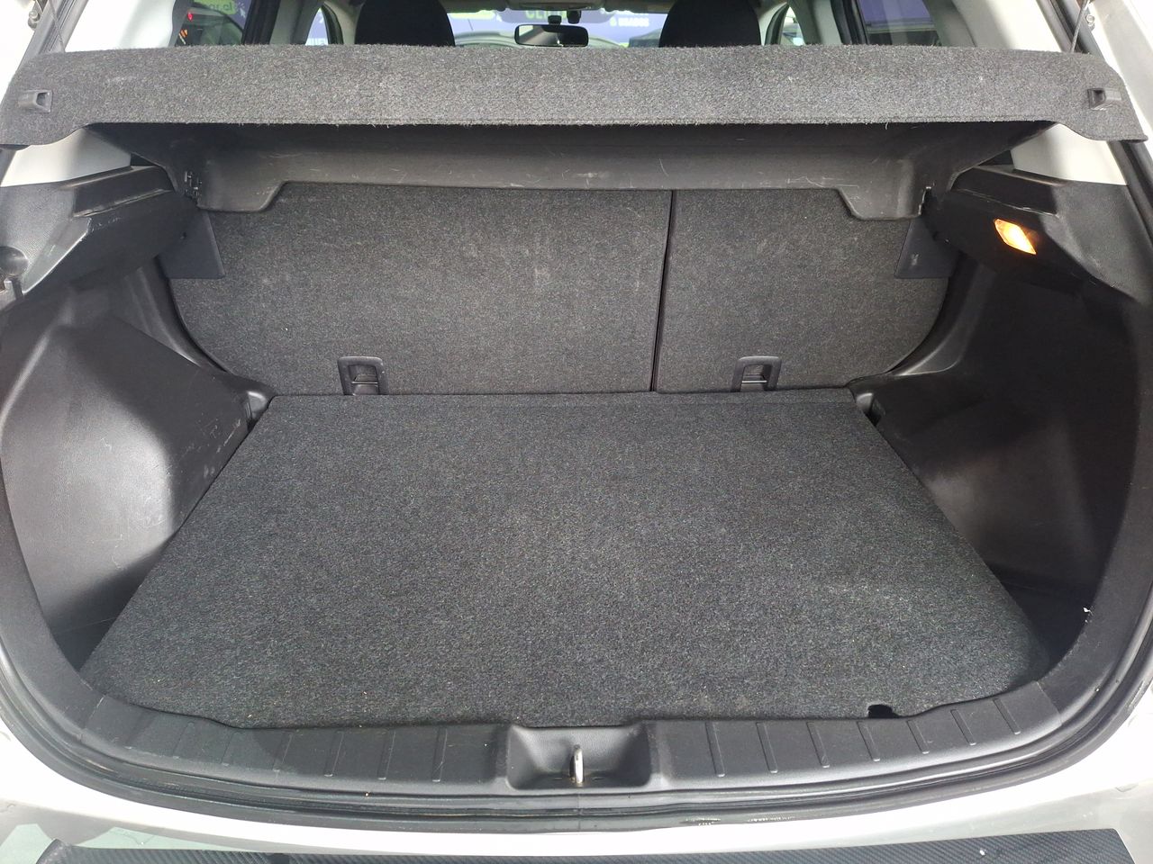 Suzuki Swift — foto 14 de 28