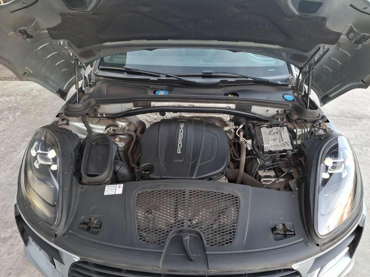 PORSCHE - 18