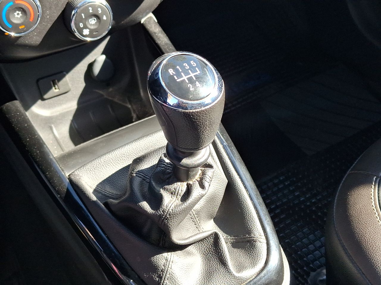 CHEVROLET - 32