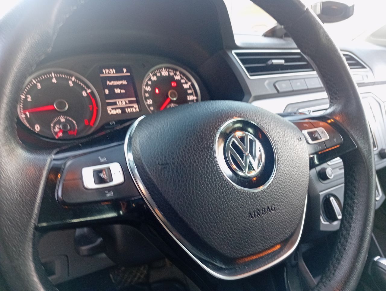 VOLKSWAGEN - 27