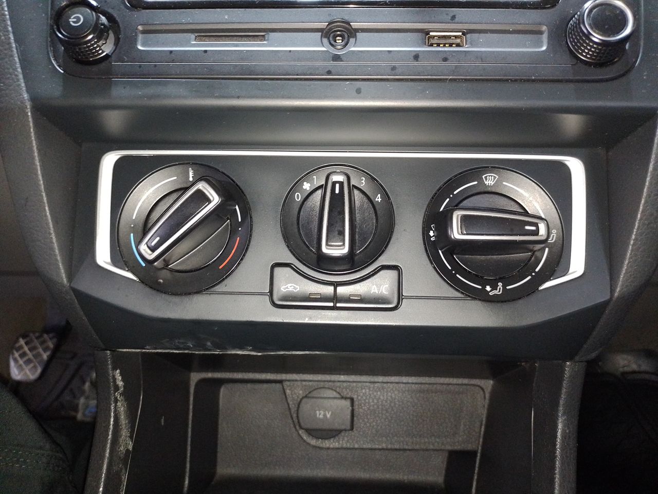 VOLKSWAGEN - 27