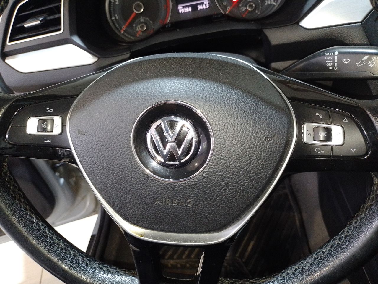 VOLKSWAGEN - 23