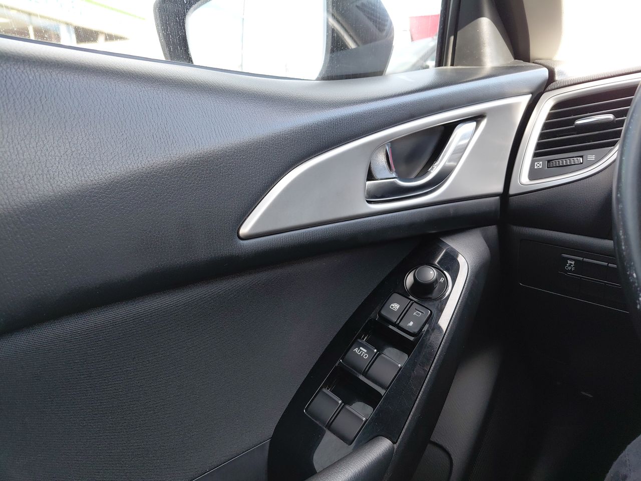 Mazda 3 — foto 14 de 25