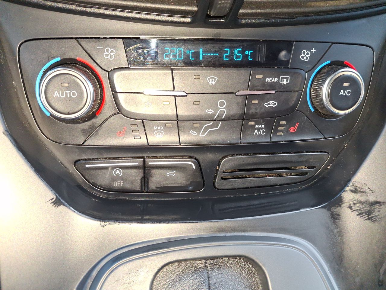 Ford Escape — foto 20 de 26