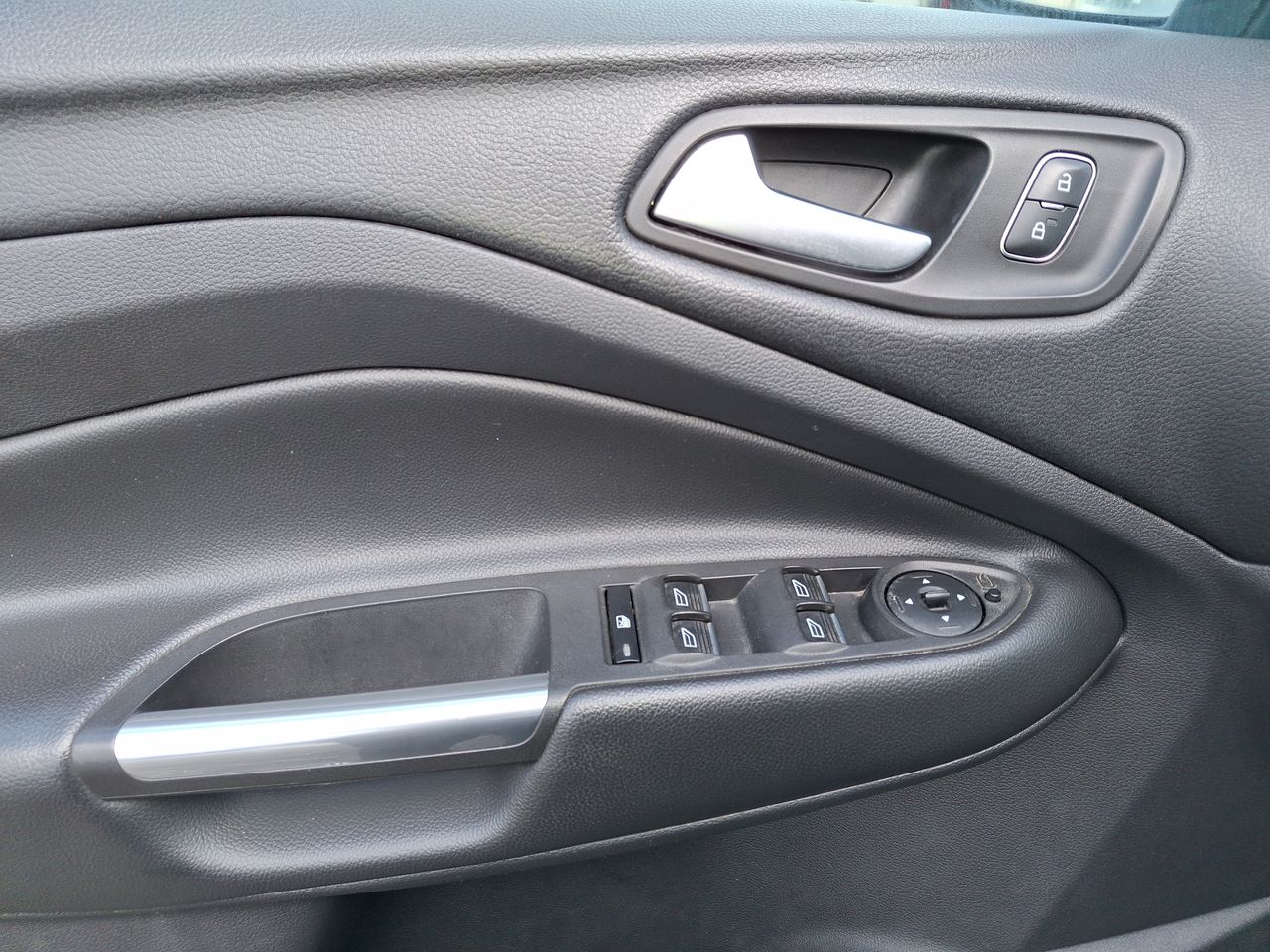 Ford Escape — foto 12 de 26