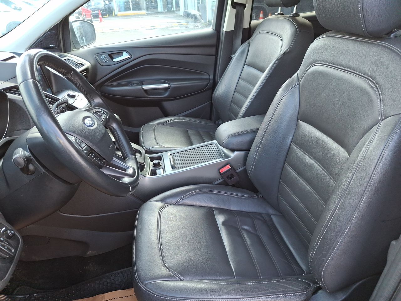 Ford Escape — foto 14 de 26