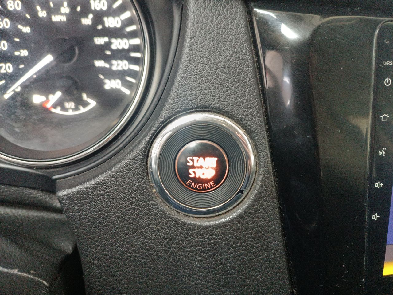 NISSAN - 33