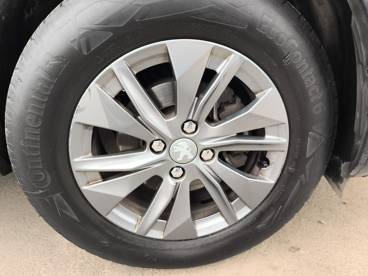 Peugeot 2008 — foto 8 de 24
