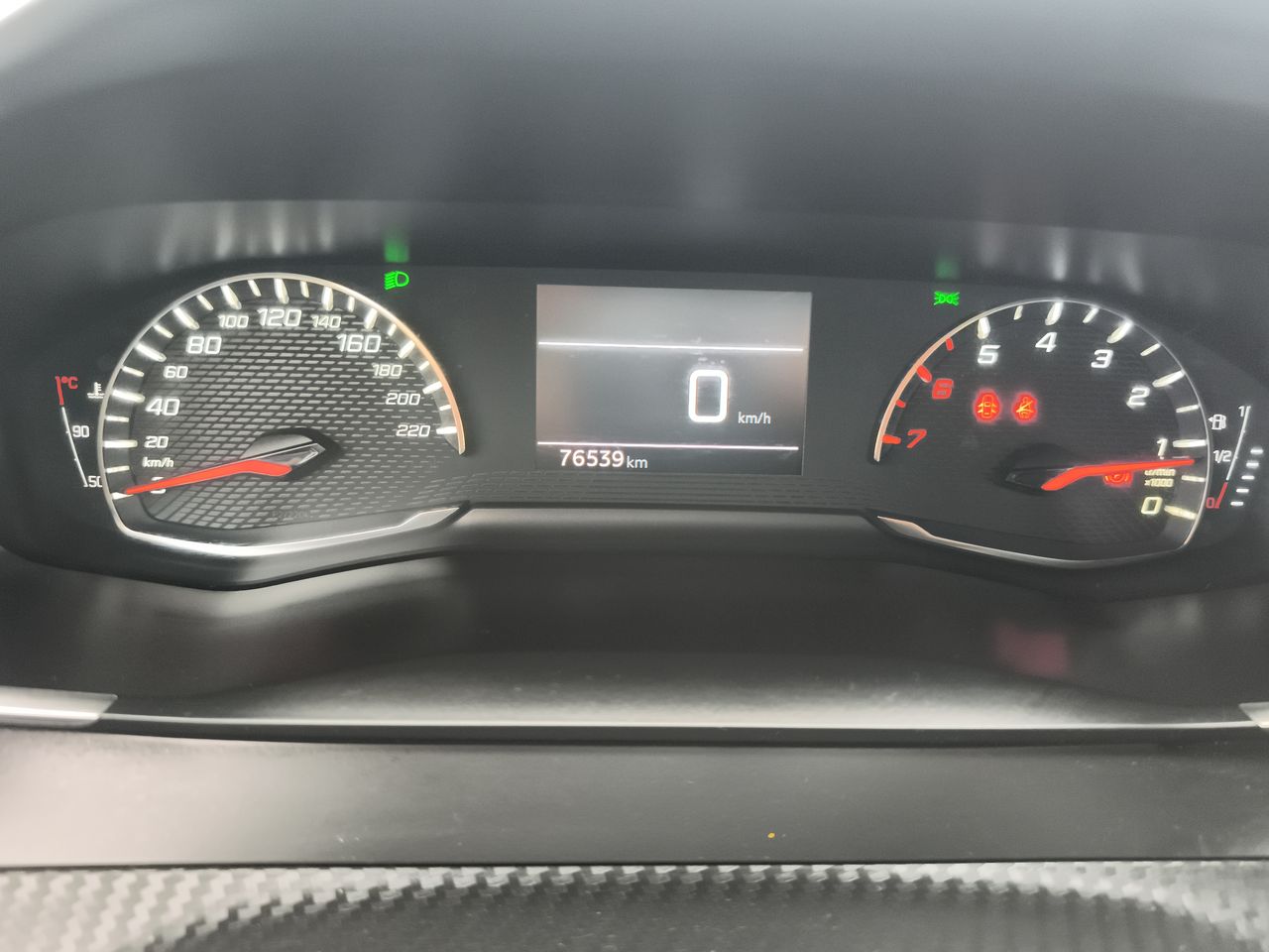 Peugeot 2008 — foto 17 de 24