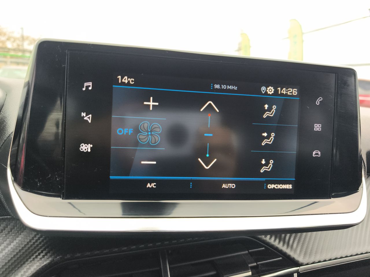 Peugeot 2008 — foto 20 de 24