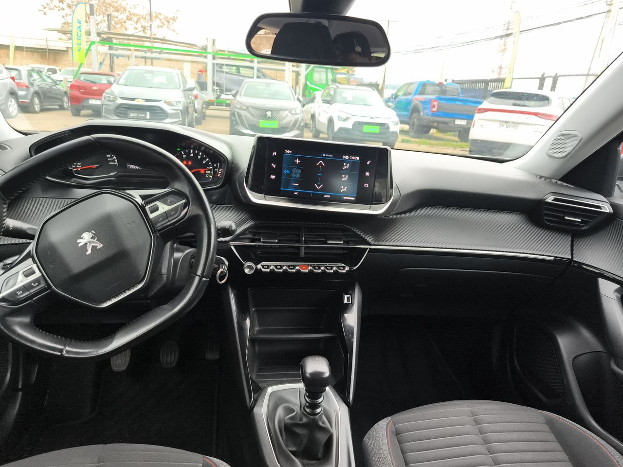 Peugeot 2008 — foto 22 de 24
