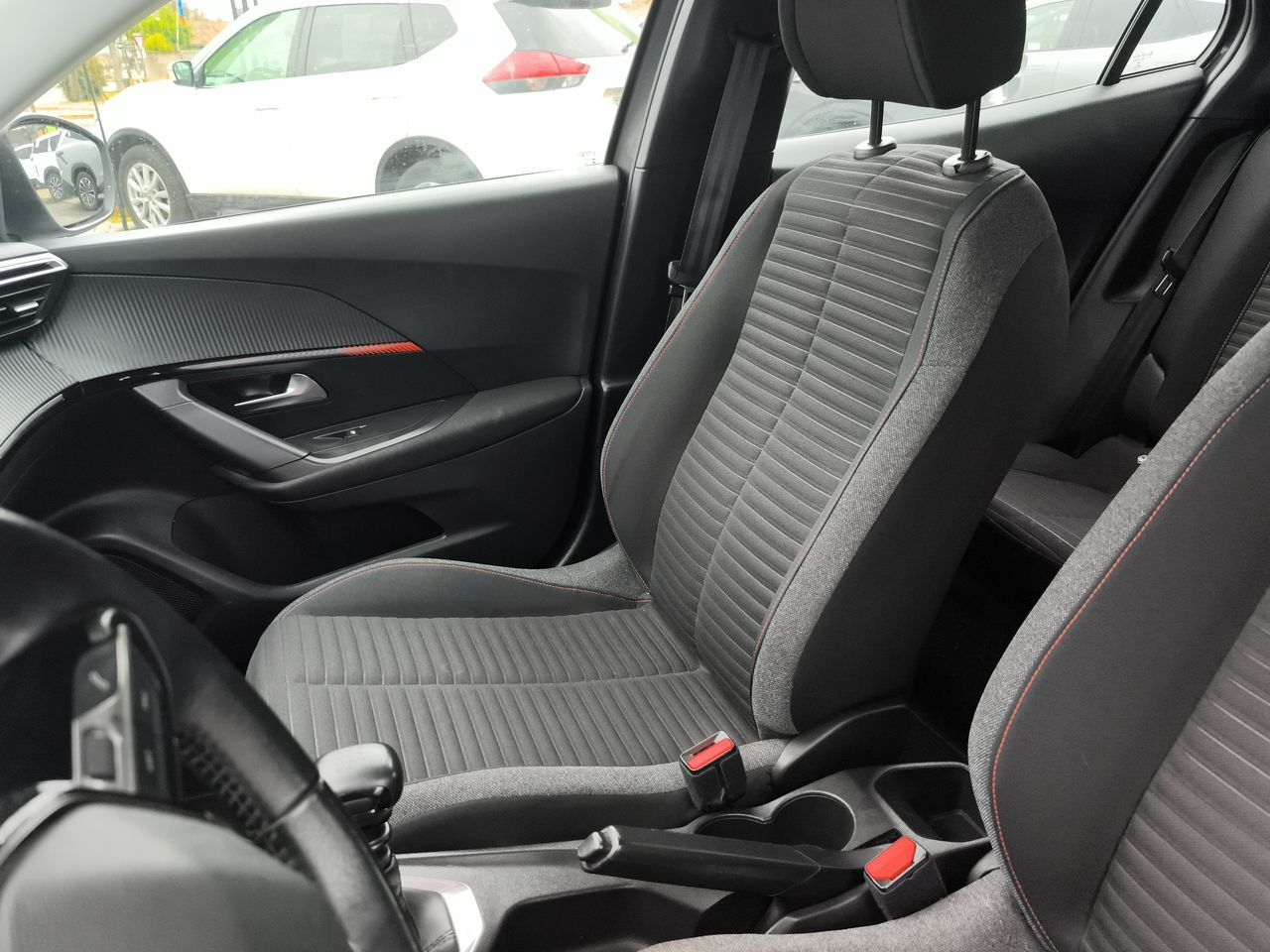 Peugeot 2008 — foto 23 de 24