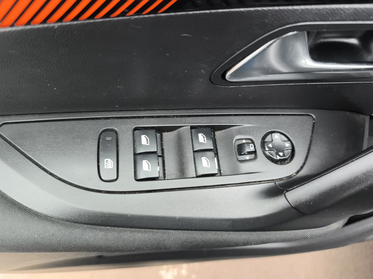 Peugeot 2008 — foto 12 de 24