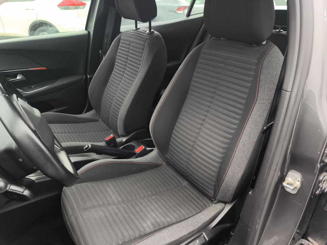 Peugeot 2008 — foto 14 de 24