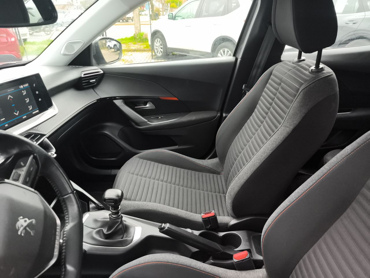 Peugeot 2008 — foto 3 de 24