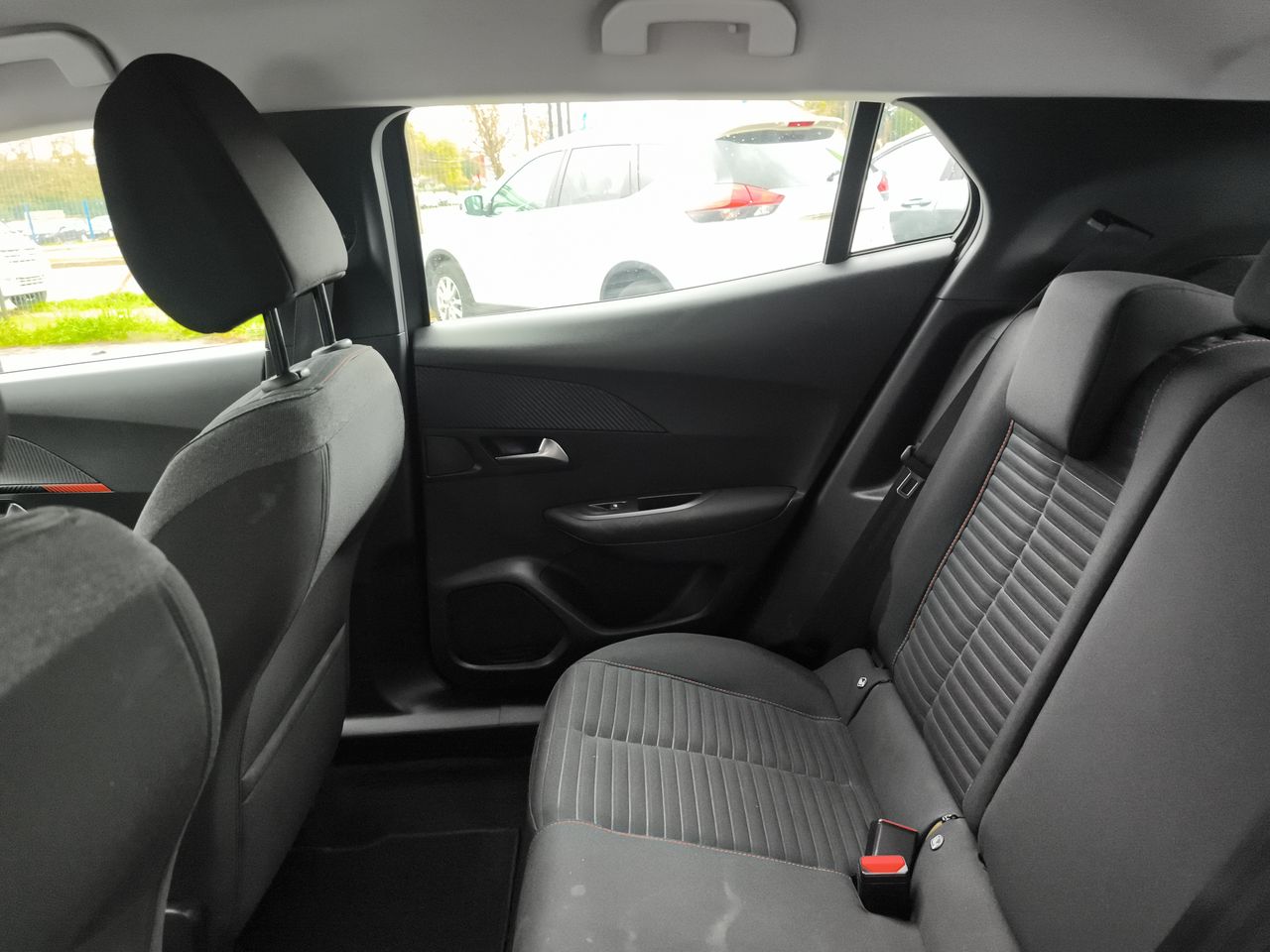 Peugeot 2008 — foto 4 de 24