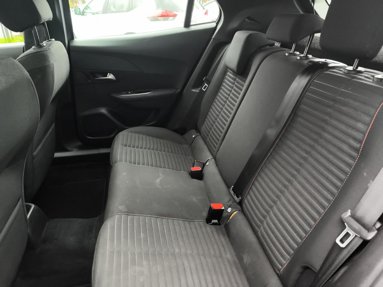Peugeot 2008 — foto 5 de 24