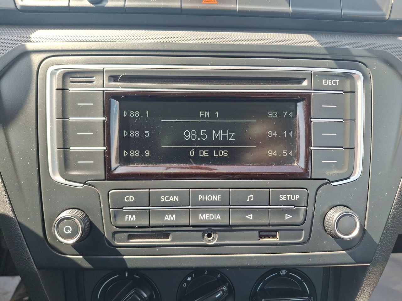 VOLKSWAGEN - 24