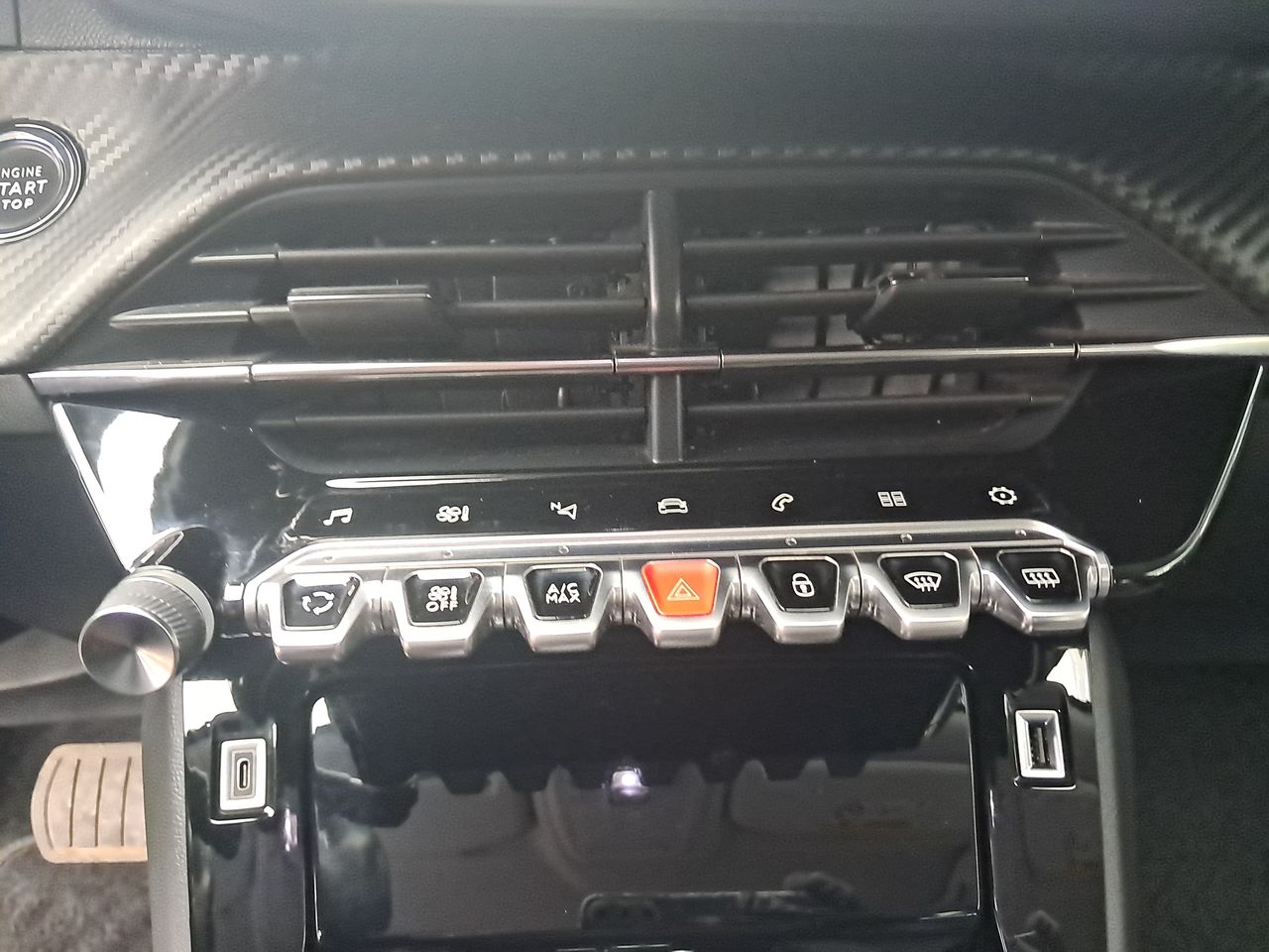 Peugeot 2008 — foto 30 de 34