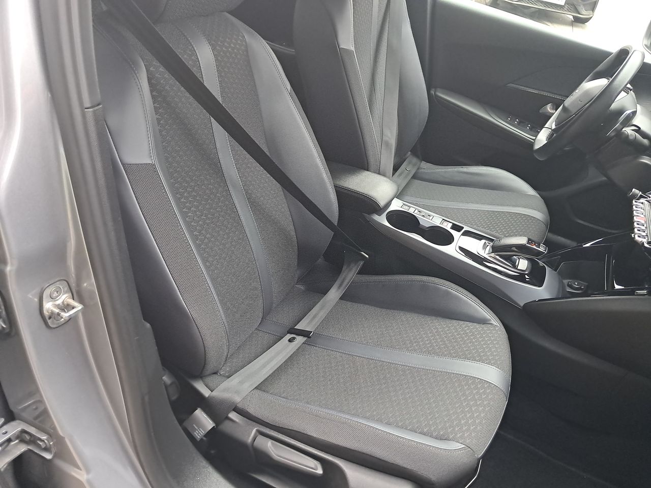 Peugeot 2008 — foto 33 de 34