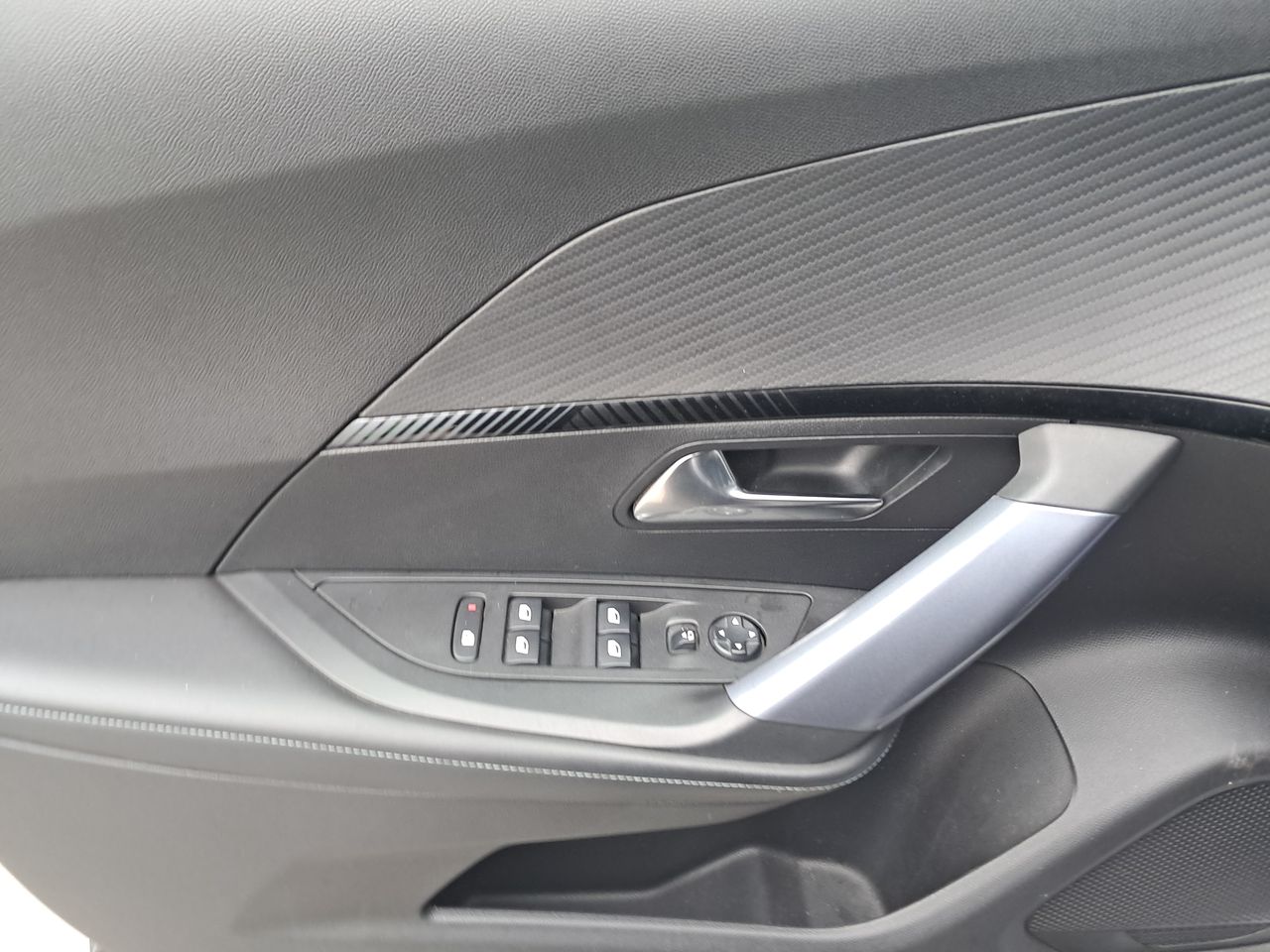 Peugeot 2008 — foto 23 de 34