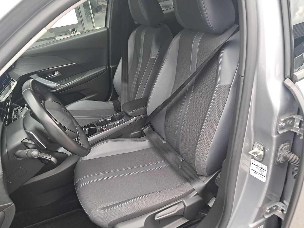 Peugeot 2008 — foto 24 de 34