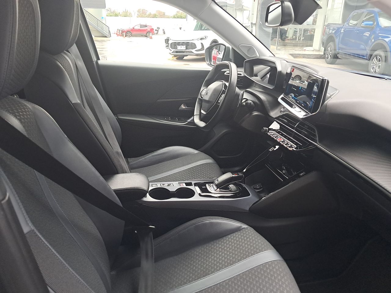 Peugeot 2008 — foto 17 de 34