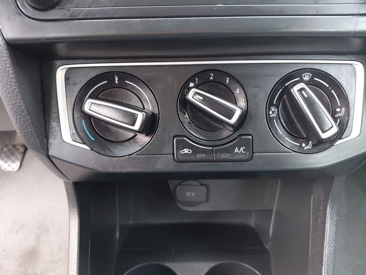 Suzuki Jimny — foto 21 de 25