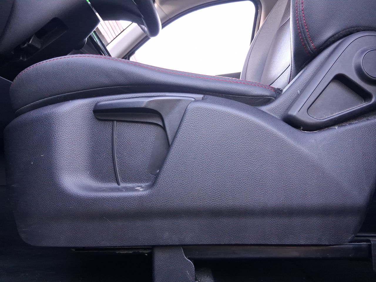Mitsubishi Montero Sport — foto 17 de 30
