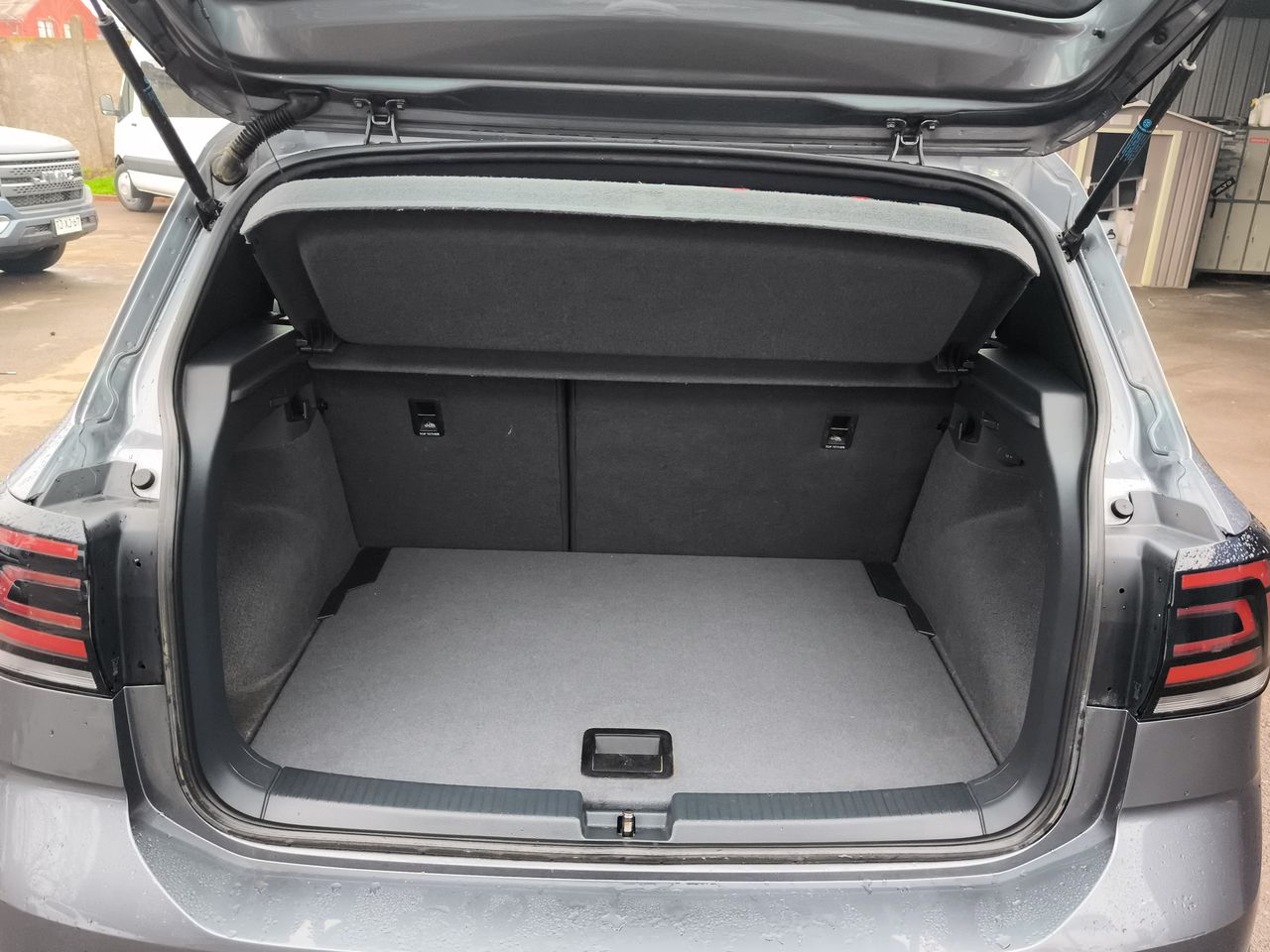 VOLKSWAGEN - 11