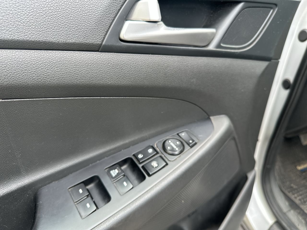 HYUNDAI - 23