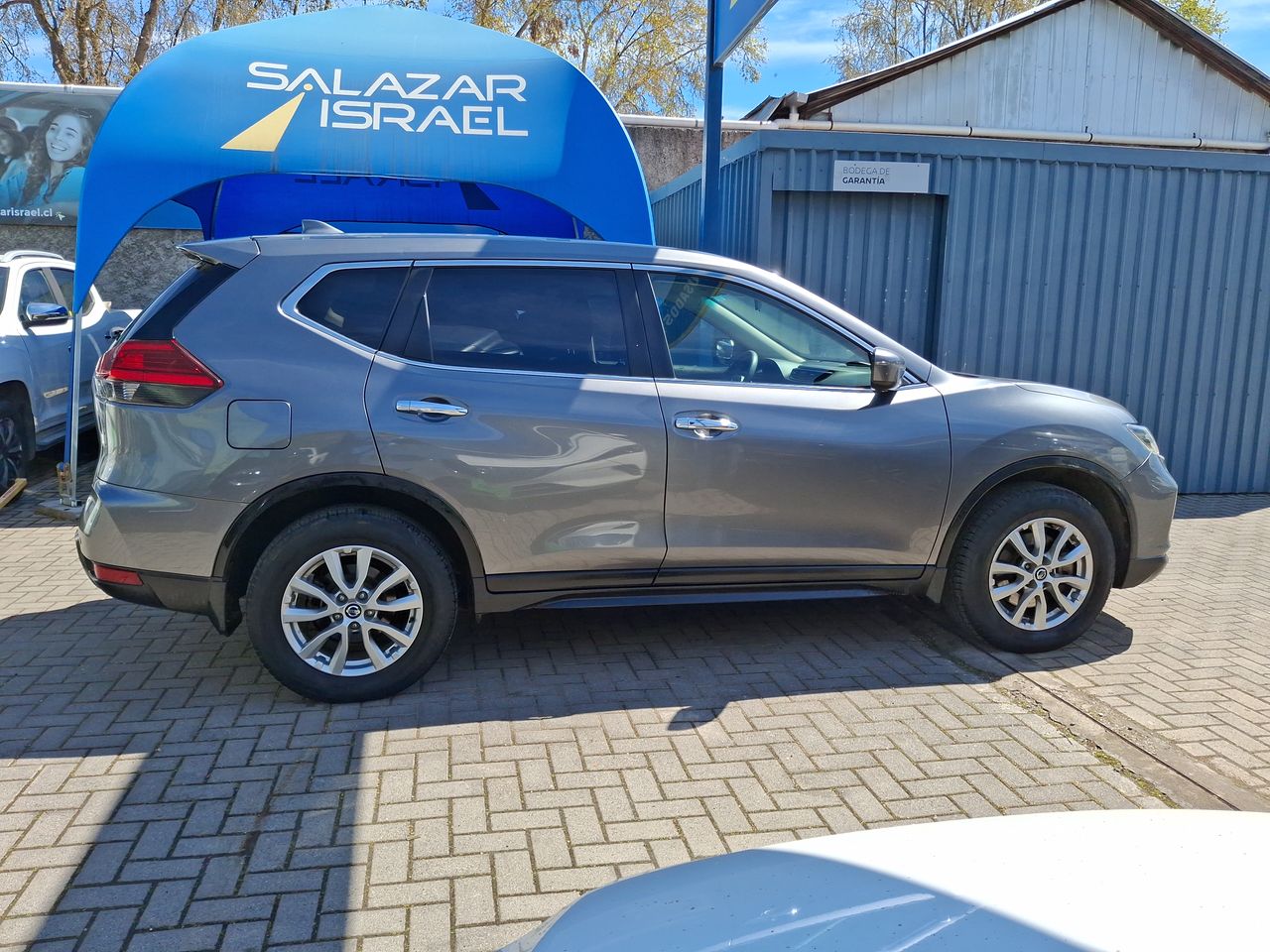 NISSAN - 8