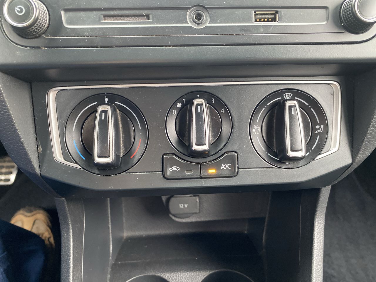 VOLKSWAGEN - 29
