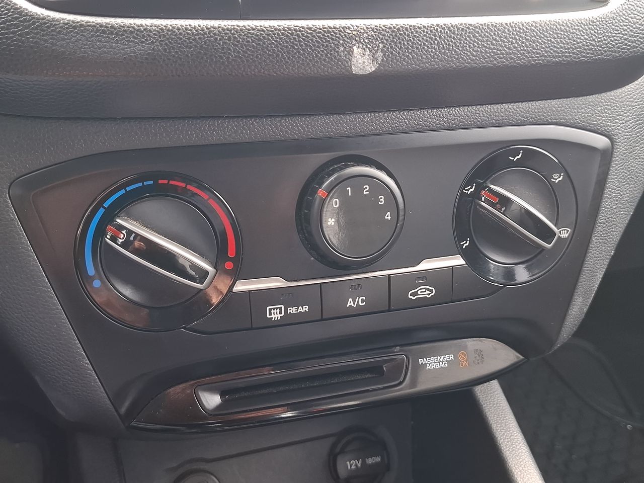 Hyundai I20 — foto 29 de 33
