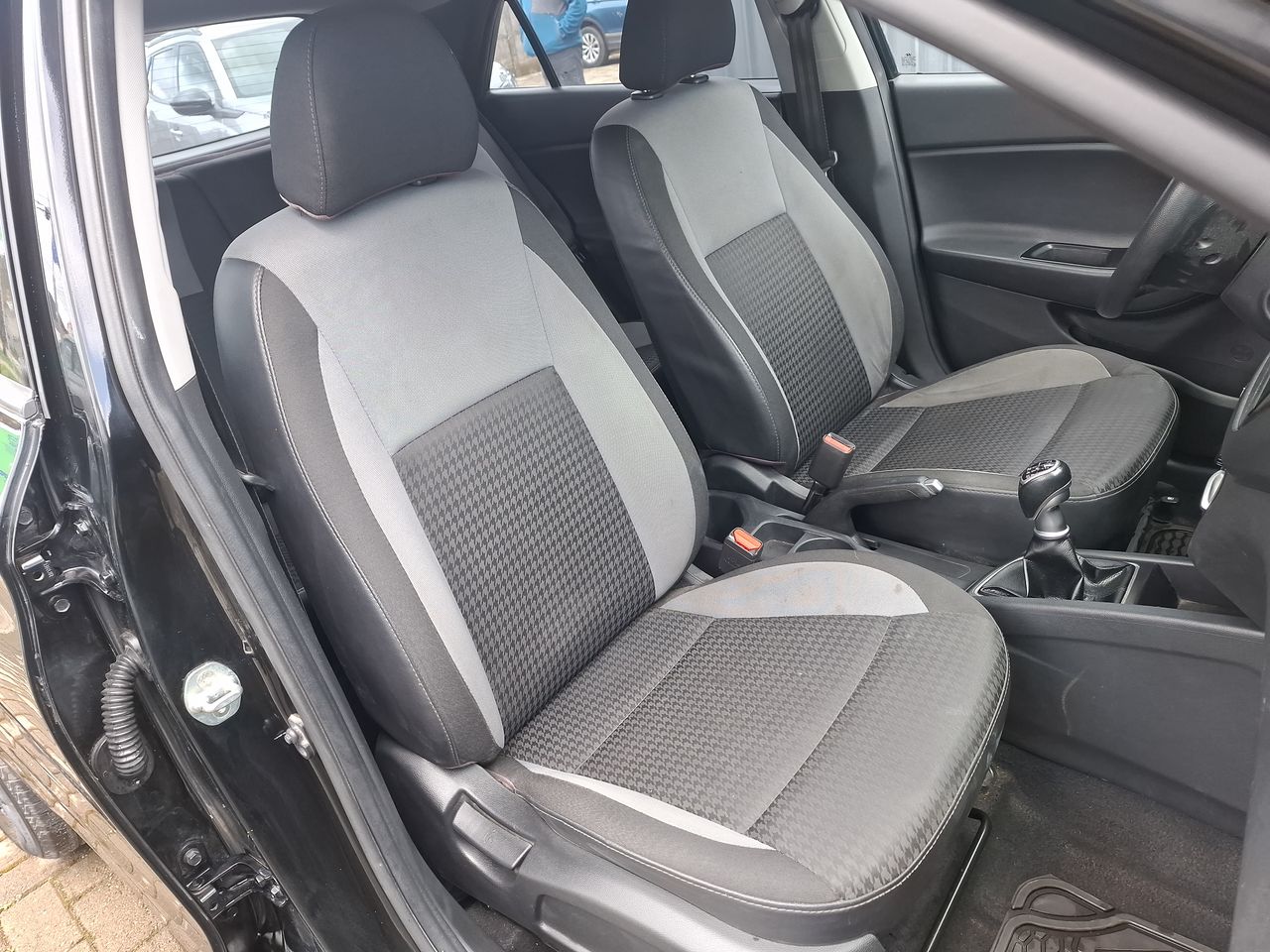 Hyundai I20 — foto 32 de 33