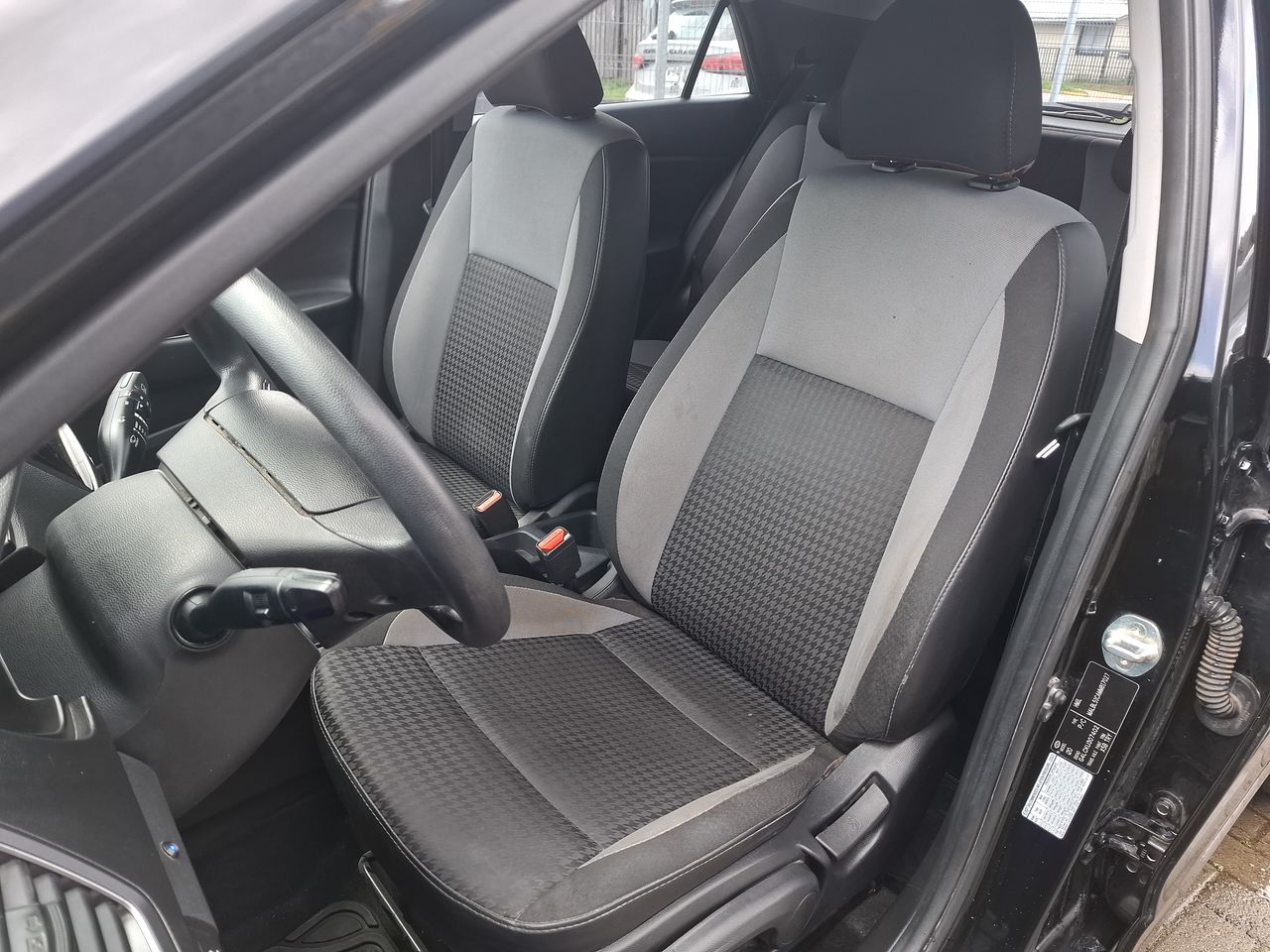 Hyundai I20 — foto 23 de 33